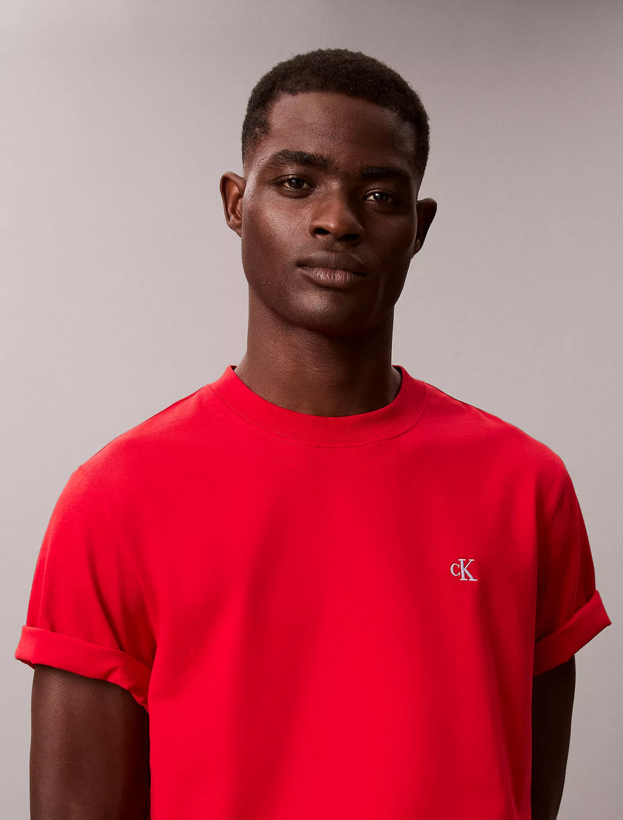 Camiseta suelta con logo bordado