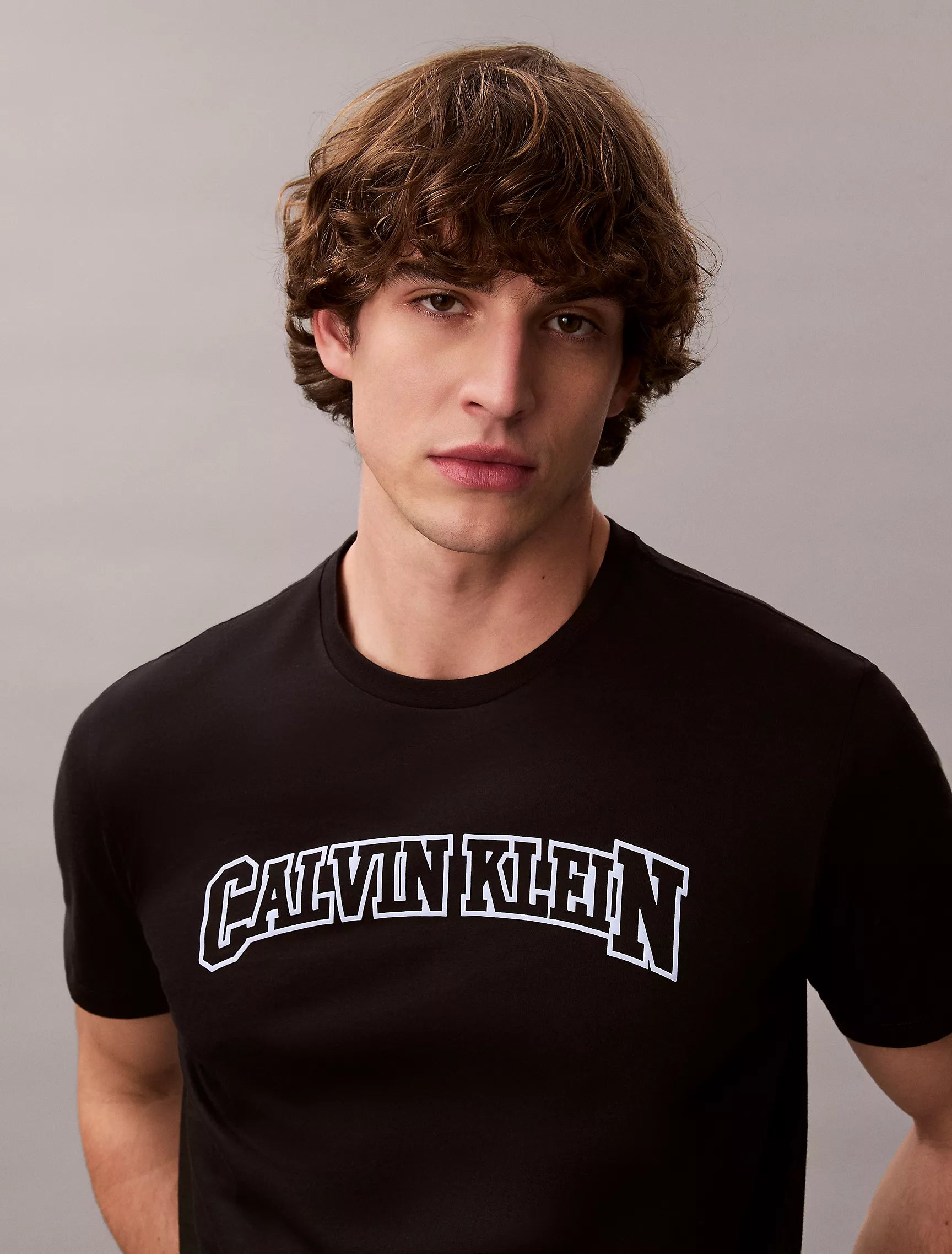 Camiseta con logotipo en pecho