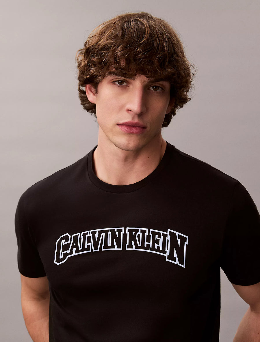 Camiseta con logotipo en pecho