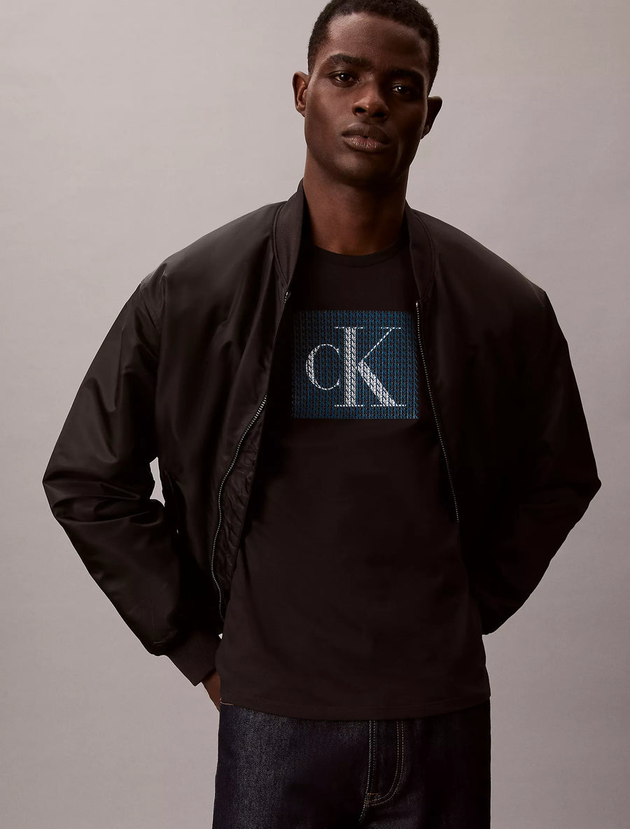 Camiseta clásica con estampado de monograma superpuesto