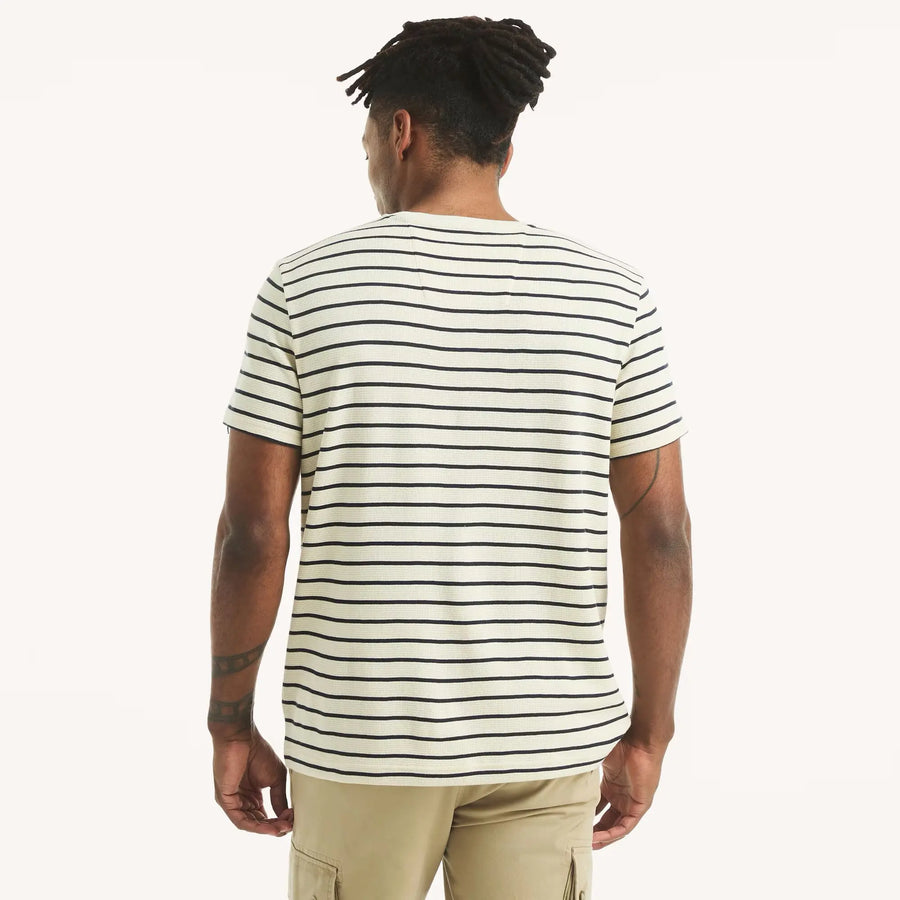 Camiseta de cuello redondo con textura a rayas